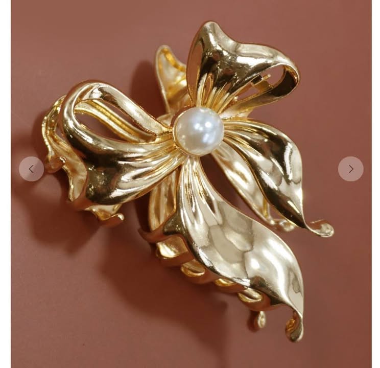 Gold Pearl Claw Clip - 260 Broadway Boutique